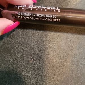 The browgal The instatint tinted brow gel with mic